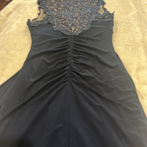 Xscape navy lace panel ruched dress, size 4. - Picture 7 of 8